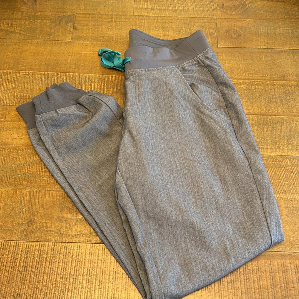 Figs Grey Scrub Top Set- Like New - Size Xs - image 3